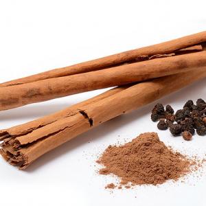 Cinnamon: sticks (ceylon cinnamon from Sri Lanka), powder, and flowers, S.Eugster via Wikimedia commons.